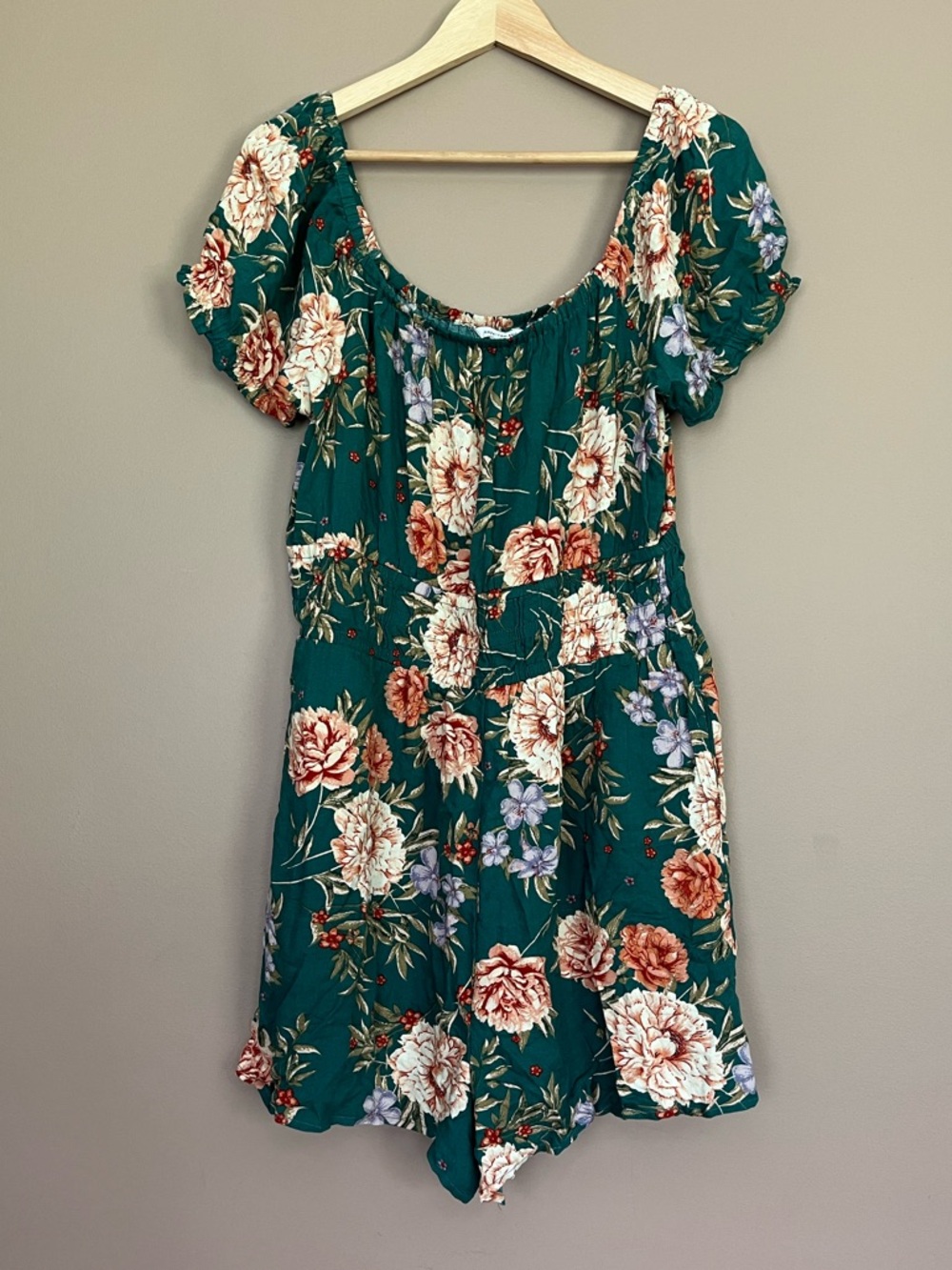 {American Eagle} Puff Sleeve Floral Romper in Green - Womens Large - NWT